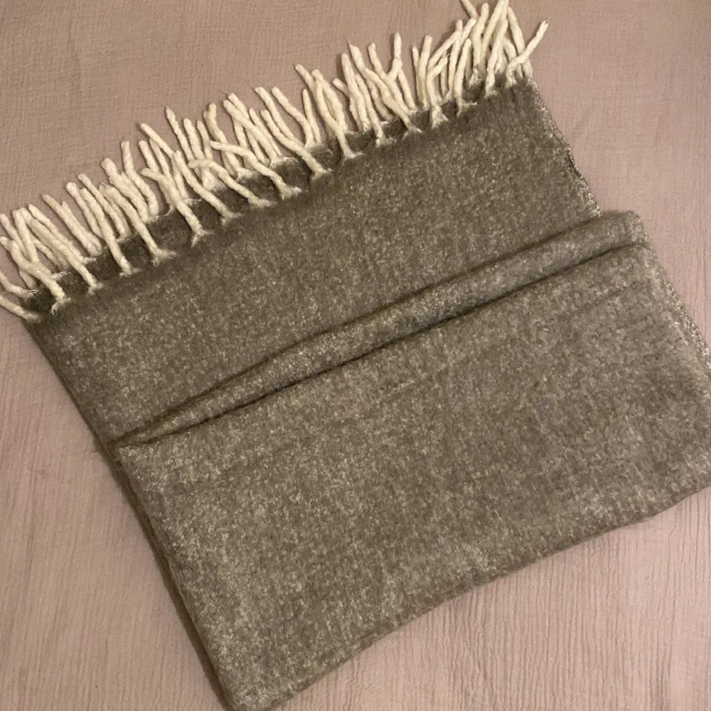 H&M Wool Blend Cozy Gray and Cream Throw Blanket.  Size 51”67”